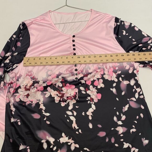 Plus Size Pink and Black Floral Blouse 3X - Picture 11 of 14